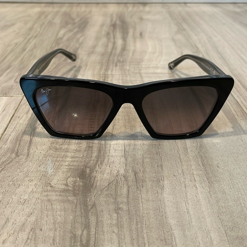 Cat eye sunglasses